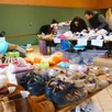 photo  des chaussures, des vêtements, quelques accessoires puériculture, tout était proposé aux jeunes familles 