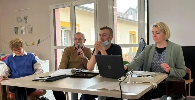 photo  de gauche à droite, martine lecomte (vice-présidente), patrick monnier (président), valentin chéruel (animateur et secrétaire), laëtitia roulois (directrice adjointe et membre du conseil d’administration).  &copy;  ouest-france 