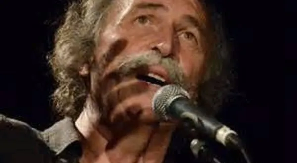 photo  pour la première fois ce vendredi 7 mars à avrillé, le chanteur paul meslet sera accompagné par la chorale avrillé en chœur.  &copy;  archives co 