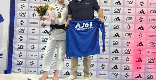 photo  héléa bailleul, à gauche, avec son coach benoit hubert.  &copy;  photo : aj61 