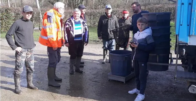 photo  l’opération de déversement avant la journée de lâcher  &copy;  le maine libre 