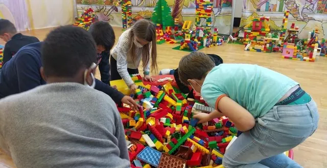 photo  15 000 briques seront à la disposition des enfants  &copy;  les aventures de léo 