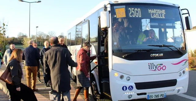 photo  la navette au départ de marigné-laillé a emmené les élus jusqu’au siège de la communauté de communes orée de bercé-belinois.  &copy;  le maine libre 