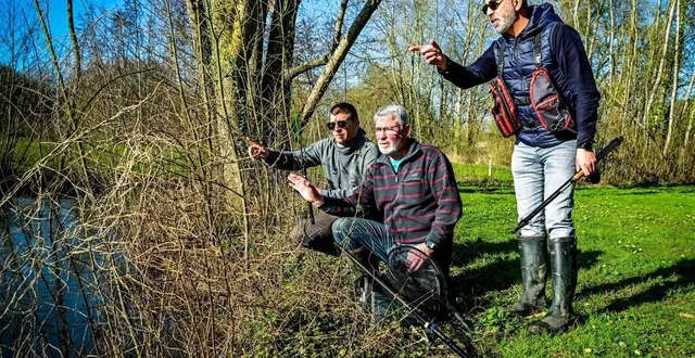 photo  vallon-sur-gée, mercredi 5 mars 2025. david et claude jouanne, de l’aappma vallon/maigné/crannes, ici avec benjamin laribi (fédération départementale), préparent cette ouverture depuis des mois. le grand jour, c’est pour ce samedi.  &copy;  le maine libre – yvon loué 