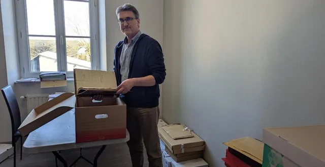 photo  depuis cinq semaines, jérôme kirion classe les archives de la commune.   &copy;  co 