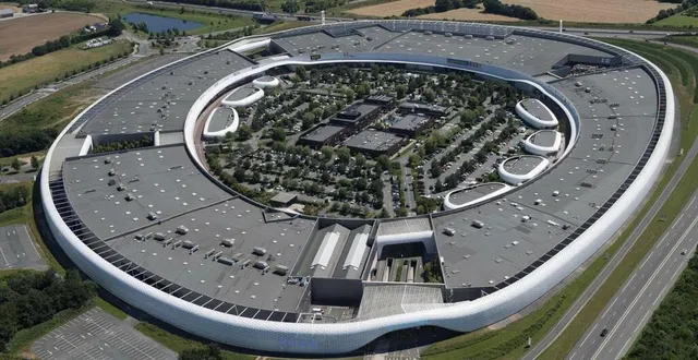 photo  l’atoll, complexe commercial, situé à beaucouzé, va accueillir un fitness park. le projet était dans les cartons depuis plusieurs mois.  &copy;  archives ouest-france / philippe cherel 