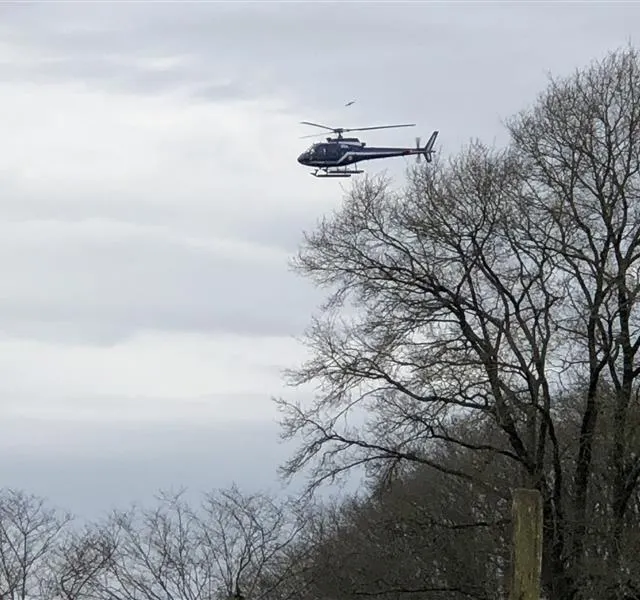 Les hélicoptères de la gendarmerie ont survolé l’exploitation agricole pendant de longues heures, jeudi 6 et vendredi 7 mars 2025. CO photo les hélicoptères de la gendarmerie ont survolé l’exploitation agricole pendant de longues heures, jeudi 6 et vendredi 7 mars 2025. © co