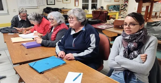 photo  françoise gatard, la présidente, au centre entourée des membres du bureau.  &copy;  ouest-france 