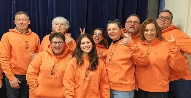 photo  les membres sont désormais équipés de sweat à la couleur de l’association.  &copy;  le maine libre. 