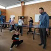 photo  en compagnie de m. auffret, coordinateur de cette journée d’accueil des élèves de cm2, les futurs 6e ont découvert les cours d’Éducation physique et sportive (eps). 