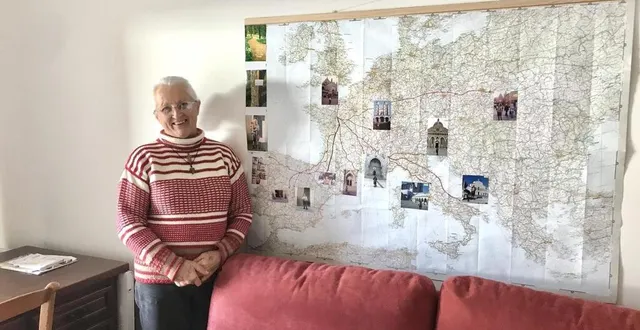 photo  monique chanteau présente sa carte de pèlerinages européens, au nombre de 12.  &copy;  ouest-france 