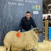 photo  à 22 ans, cyril poirier, agriculteur basé à auvers-le-hamon, près de sablé-sur-sarthe, a obtenu sa première récompense au salon de l’agriculture. 