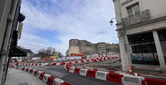 photo  sur la place kennedy à angers (maine-et-loire), les travaux perturbent la vie des commerçants.  &copy;  ouest-france 