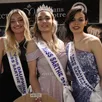 photo emile lagrue (2e dauphine) et madeline ardouin (1re dauphine) entourent gwladys ancelot, miss sarthe 2025.