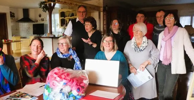 photo  bénévoles et familles bénéficiaires soutiennent agnès et patrick trouillet dans ce combat pour améliorer le quotidien des enfants atteints de handicap.  &copy;  ouest-france 
