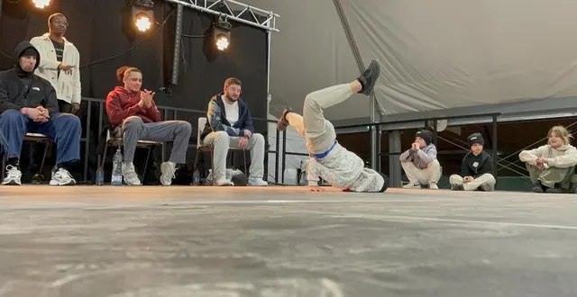 photo  à la fête de la normandie, à argentan (orne), jeunes et adultes se sont affrontés dans des battles de breakdance.  &copy;  ouest-france 