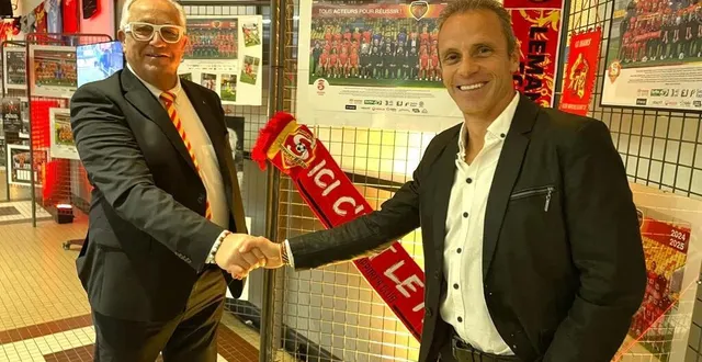 photo  laurent bonnart a endossé avec plaisir le rôle de parrain de la soirée des 40 ans du club de supporters manceaux créé par joël archenault en 1985.  &copy;  le maine libre 