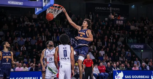 photo  jonathan jeanne domine outrageusement la pro b depuis trois saisons. il était l’heure pour lui de revenir dans l’élite et ce sera, avec le msb.  &copy;  photo pqr/la nouvelle republique/mathieu herduin 