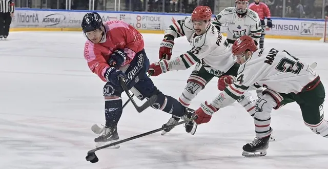 photo  sami tavernier (à gauche) et les angevins ont lutté jusque dans les prolongations pour s’offrir la victoire face à chamonix.  &copy;  archive sébastien aubinaud 