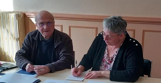 photo  à droite, christelle aucourt, trésorière et michel hamont, président, qui souhaite passer le relais après quarante-sept ans de bénévolat.  &copy;  ouest-france 