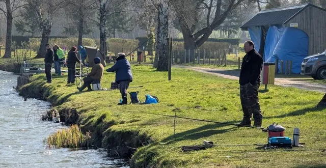 photo  les pêcheurs étaient nombreux autour du plan d’eau du fort-des-salles, pour le concours de pêche.  &copy;  ouest-france 