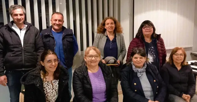 photo  maryse lecomte (debout, à droite), présidente de roc loisirs et son équipe assurent la promotion du sport et de la culture en milieu rural.  &copy;  ouest-france 