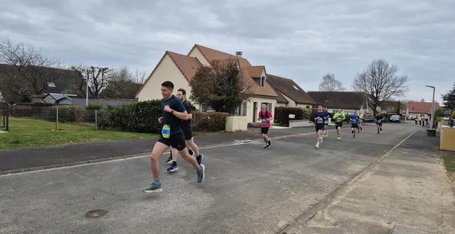 photo  les coureurs sur la boucle de 10 km.  &copy;  ouest-france 