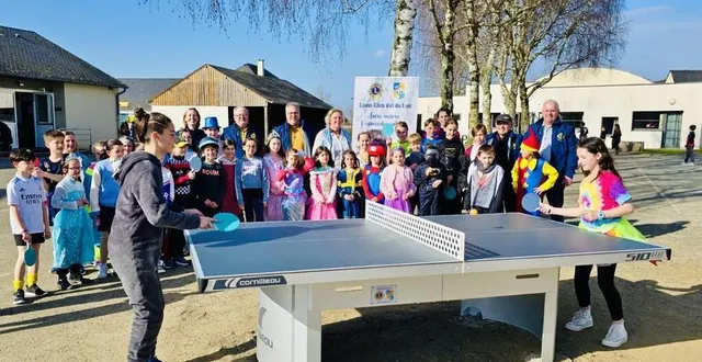 photo  une table de ping-pong a été offerte par le lions club.  &copy;  le maine libre 