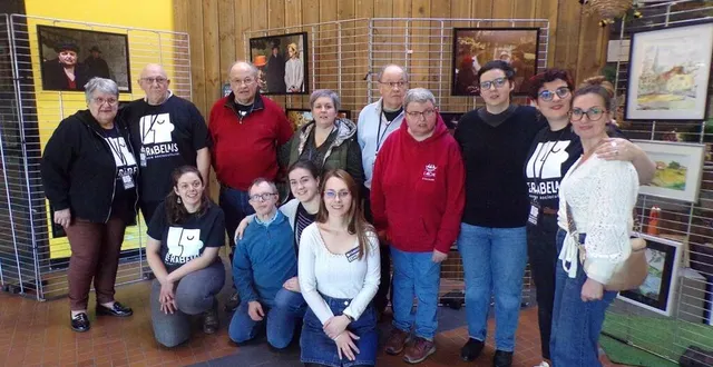 photo  les équipes du rabelais et de la ruisselée lors du vernissage de l’exposition jour de beau.   &copy;  le maine libre 