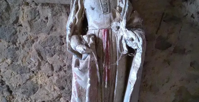 photo  reine ou sainte ? cette statue attend depuis longtemps dans le clocher de l’église l’occasion d’être restaurée.  &copy;  ouest-france 