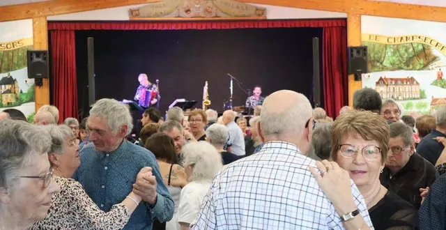 photo  le thé dansant de champsecret, dans l'orne, rassemble en moyenne 150 personnes par semaine.  &copy;  ouest-france 