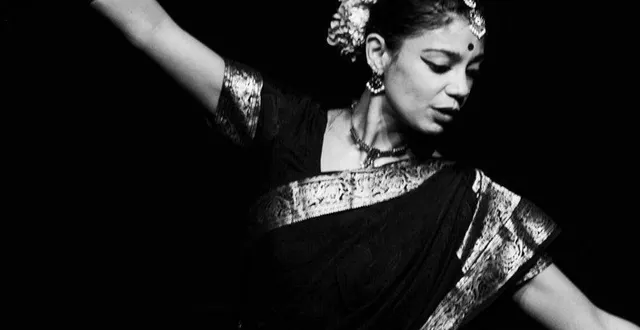 photo  lakshmi enseigne le bharata natyam.  &copy;  florence millet 