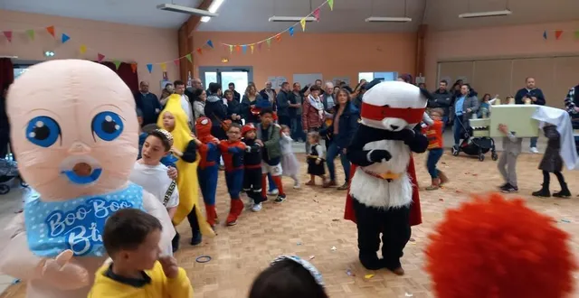 photo  la salle des fêtes a accueilli de nombreux enfants déguisés.  &copy;  le maine libre 