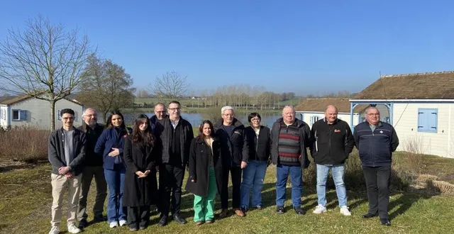photo  élus et acteurs de la saison touristique de la base de loisirs se sont réunis début mars.  &copy;  ouest-france. 