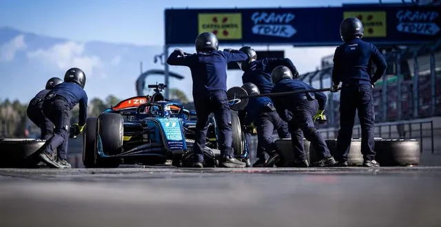 photo  entre installer les stands et construire les voitures, dams a eu du travail, à melbourne, dans un délai court.  &copy;  dutch photo agency 