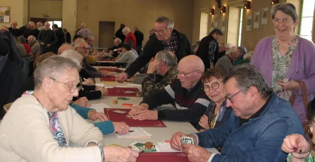 photo  des amateurs de cartes de plusen plus nombreux.  &copy;  le maine libre 