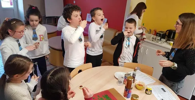 photo  découverte culturelle et culinaire pour les élèves de l’école cassini lors de l’english day.  &copy;  le maine libre 