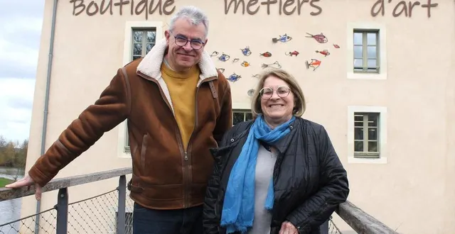 photo  dominique bourneuf passe le relais à colette chappuis à la présidence de l’association des artisans d’art et artistes de malicorne-sur-sarthe.  &copy;  ouest-france 