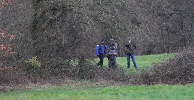 photo  l’enquête de gendarmerie n’a pas permis de déterminer la trajectoire exacte du tir. soit il était direct, soit la balle a ricoché sur une surface meuble.  &copy;  archives ouest-france 