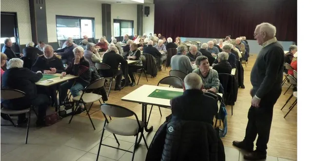 photo  l’après-midi jeux et crêpes de l’association générations mouvement s’est déroulée à la salle polyvalente armand-bourillon.  &copy;  le maine libre 