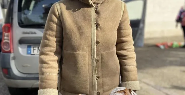 photo  bernadette benoist vend du pain bio sur le marché aubignanais.  &copy;  ouest-france 