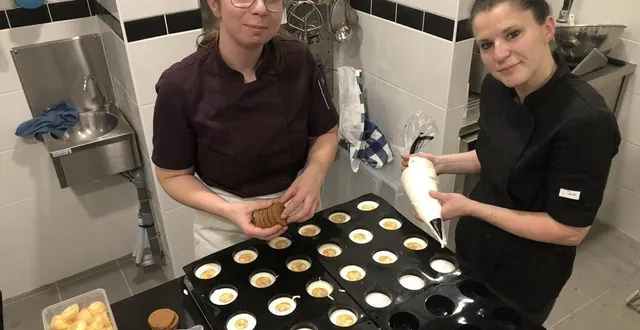 photo  karen et laurine en pleine préparation du « pomme pomme pidou ».  &copy;  le maine libre 