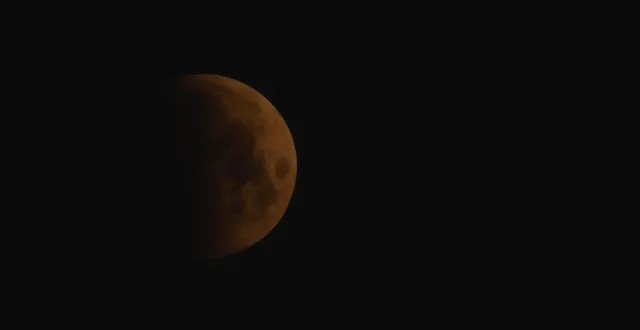 photo  l'éclipse de lune était visible du mans dans la nuit de jeudi à vendredi.  &copy;  claude besnard 