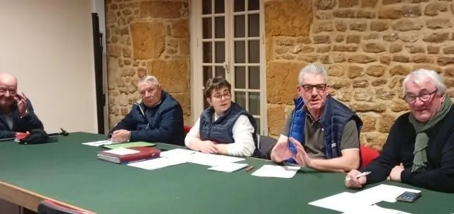 photo  le bureau du comice cantonal de gacé, de gauche à droite, michel cholet, jacky daigneau, président honoraire, catherine martin, secrétaire, hugues bonhomme, président et françois roumier, trésorier.  &copy;  ouest-france 
