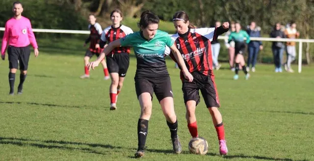 photo  lucie mary et les alençonnaises sont installées sur le podium de la r1f.  &copy;  nathalie douley 