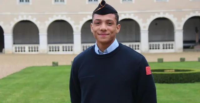 photo  à 18 ans, emmanuel, élève au prytanée national militaire de la flèche (sarthe), a déjà remporté quatre titres de champion de france en triple saut, saut en longueur et en relais.  &copy;  ouest-france 