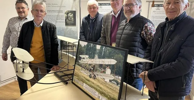 photo  yves bollée, michel janvier, marc denouiex, didier timon et andré marseul font partie du club des pionniers. troisième en partant de la gauche, le maire de champagné, patrick desmazières.  &copy;  ouest-france 