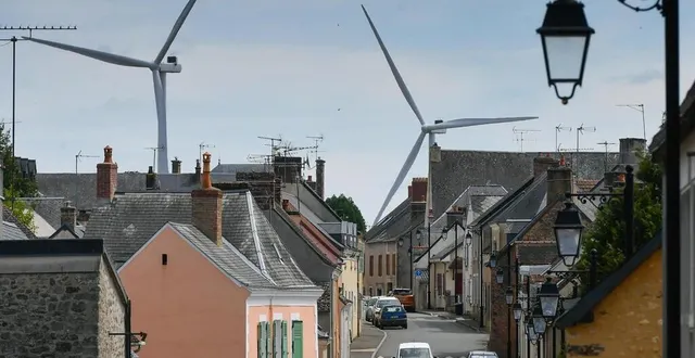 photo  en sarthe, conlie fait partie des communes pionnières pour l’installation d’éoliennes. la communauté de communes a été la première à avoir atteint ses objectifs de production d’énergies renouvelables.  &copy;  archives ouest-france 