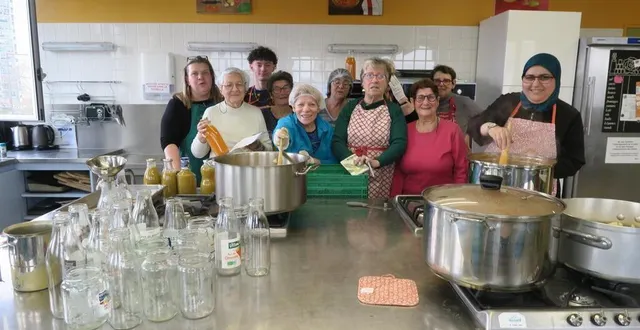 photo  dès 8 h 30, tous les vendredis, l’équipe de bénévoles est en place pour être fin prête pour la distribution qui commence vers 11 h jusqu’à 12 h 30.  &copy;  ouest-france 
