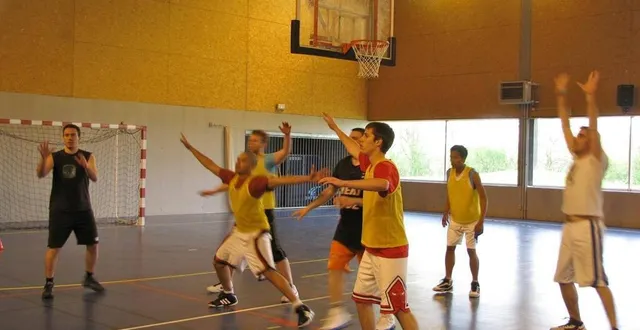 photo  les matchs durent 10 minutes chacun, pendant 24 heures.  &copy;  archives le maine libre 